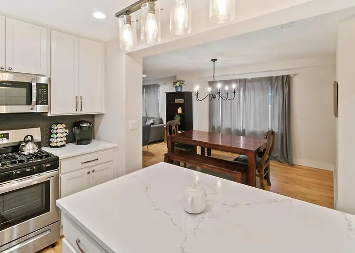 Amazing In Dt Near Naval Base Holiday home