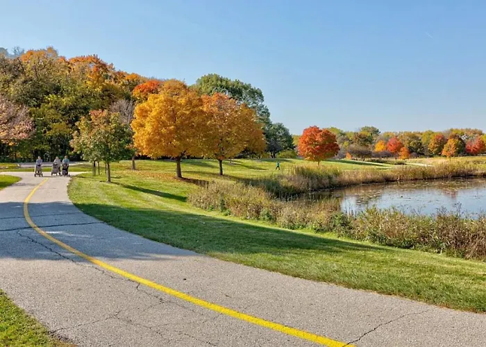 Amazing In Dt Near Naval Base Holiday home Libertyville