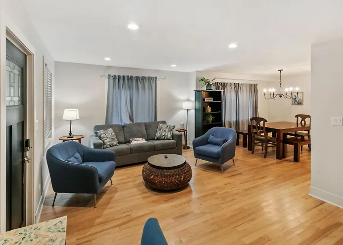 Amazing In Dt Near Naval Base Holiday home Libertyville