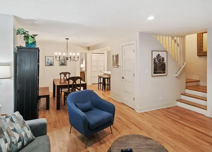 Amazing In Dt Near Naval Base Holiday home
