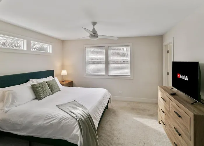 Amazing In Dt Near Naval Base * Libertyville